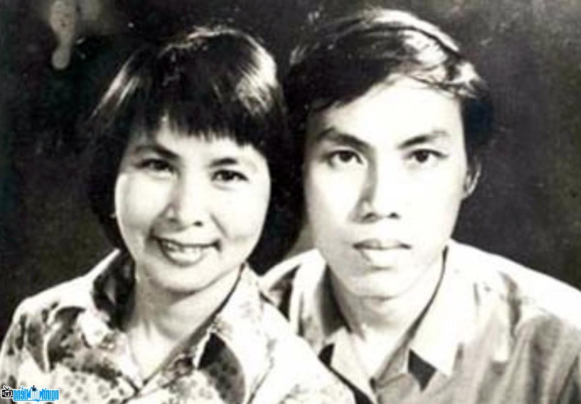  Poet Xuan Quynh with her husband - Mr. Luu Quang Vu