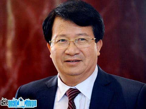 Latest picture of Politician Trinh Dinh Dung
