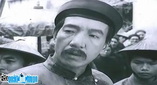 Actor Trinh Thinh in the role of a district official in the movie "Sister Dau"