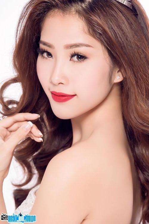  Close-up of beauty of Miss Nam Em