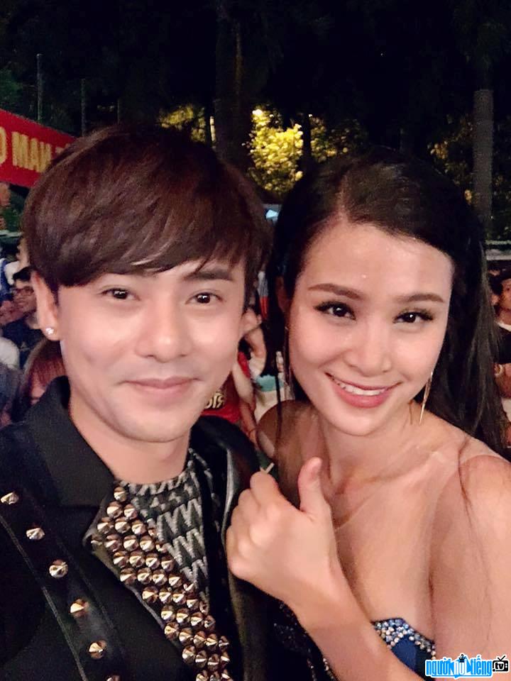  Photo of singer Ung Dai Ve and female singer Dong Nhi