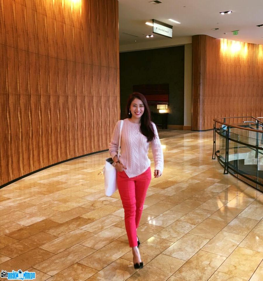  Picture of Miss Thu Huong in everyday clothes