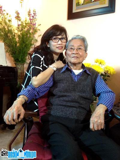 Director Nguyen Dinh Quang with his daughter - Editor My Linh