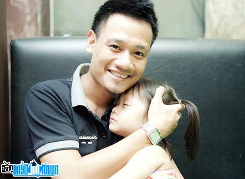  Picture of Nguyen Duc Cuong with his daughter
