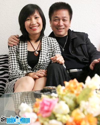 Photo of musician Phu Quang with his wife- Trinh Anh Thu