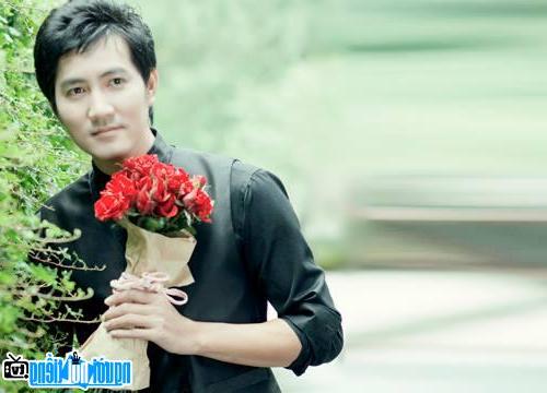  Singer Nguyen Phi Hung in his new MV
