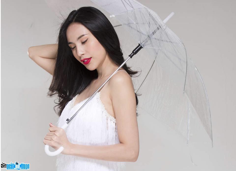  Latest pictures of Singer Thuy Tien