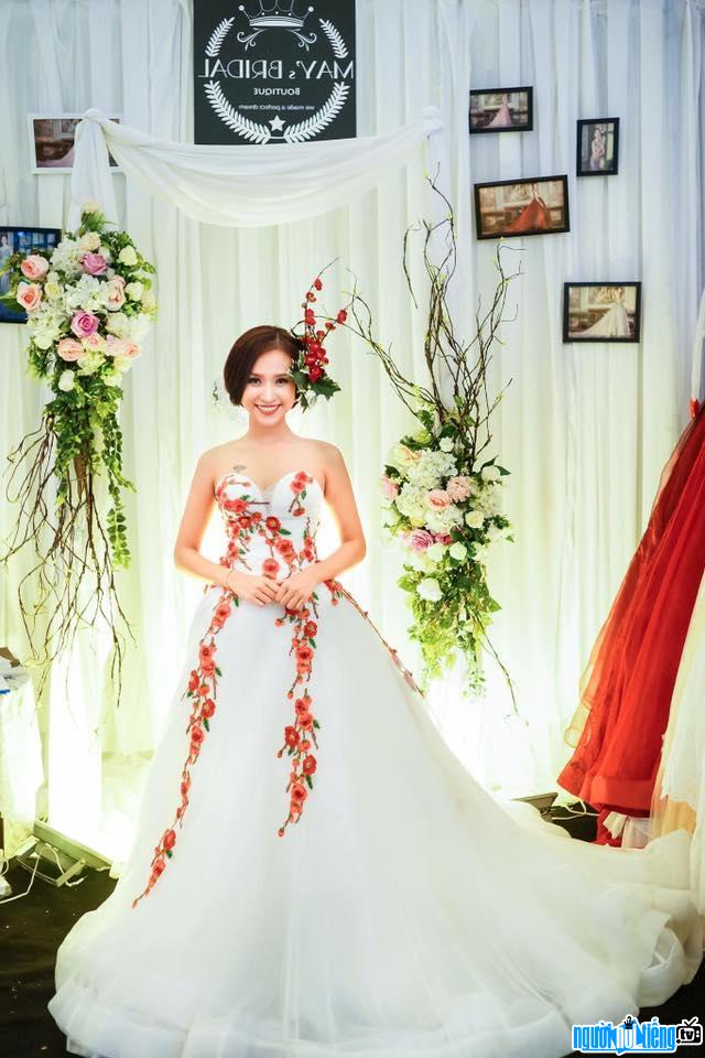 Hình ảnh MC Thanh Vân xinh đẹp trong chiếc váy cưới