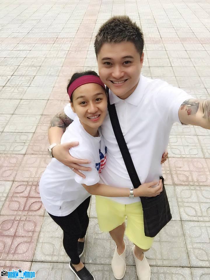 Ca sĩ Vũ Duy Khánh cùng bạn gái