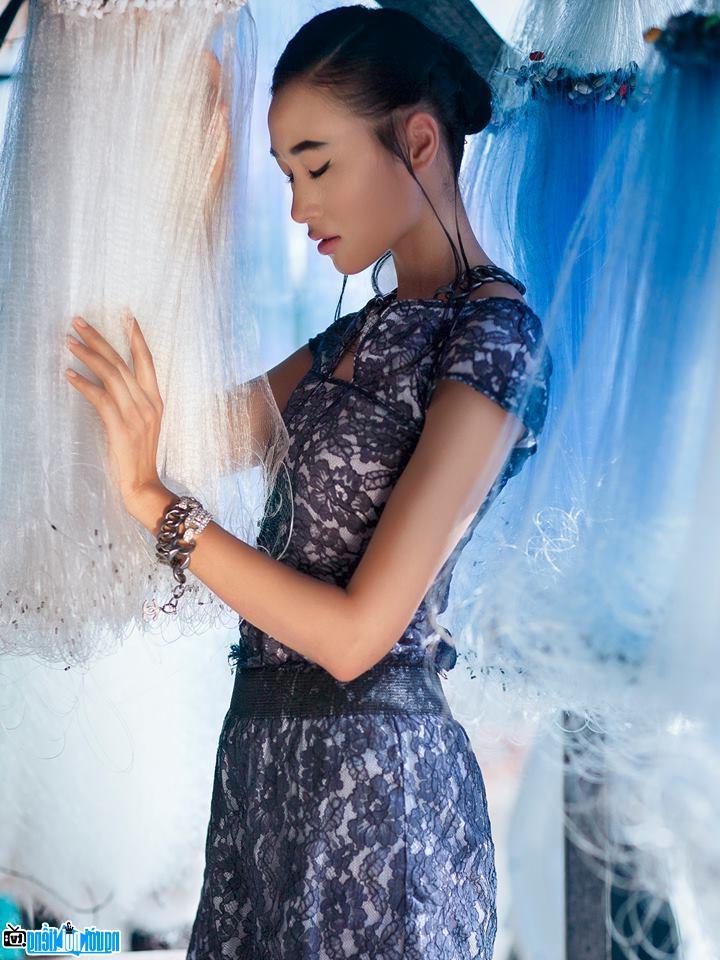 Một hình ảnh chân dung của Người mẫu Trang Khiếu