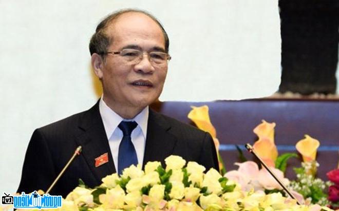 Một hình ảnh chân dung của Chính trị gia Nguyễn Sinh Hùng