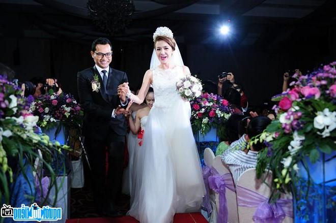 Hình ảnh diễn viên Huỳnh Đông và diễn viên Ái Châu trong ngày cưới
