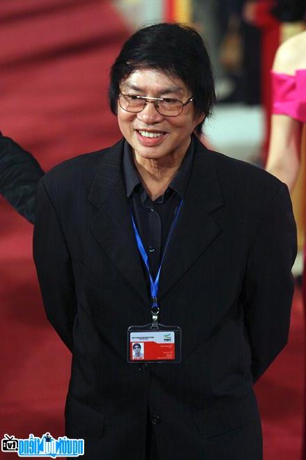 Director Dang Nhat Minh received the Ho Chi Minh Prize for literature and art this year 2007