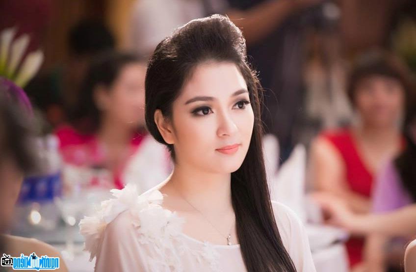  Nguyen Thi Huyen - the famous Miss Hai Phong 