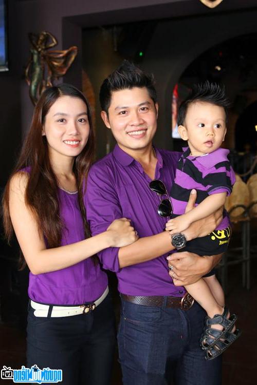 Bức ảnh của Nhạc sĩ Nguyễn Văn Chung cùng gia đình