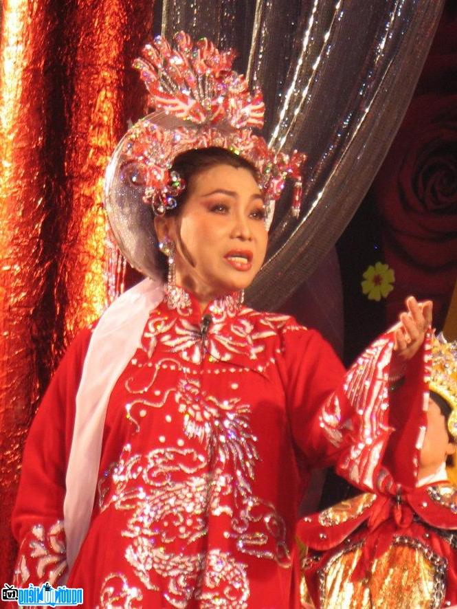  Artist Bach Tuyet in one role to act