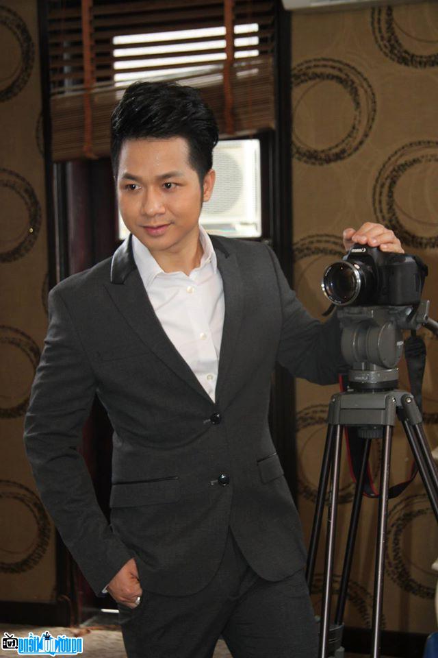 Portrait of Quach Tuan Du in new MV