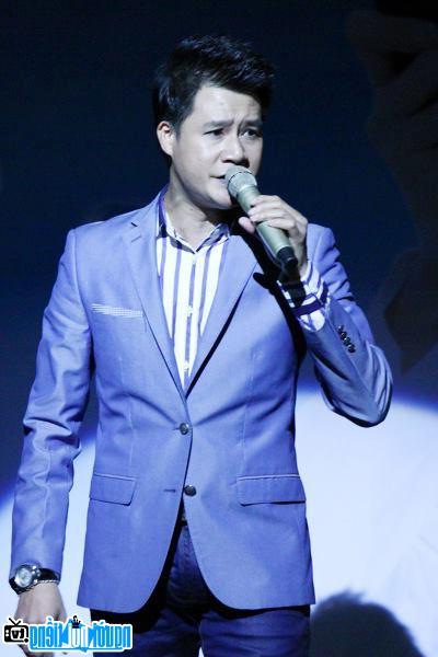 Hình ảnh Ca sĩ Quang Dũng trên sân khấu