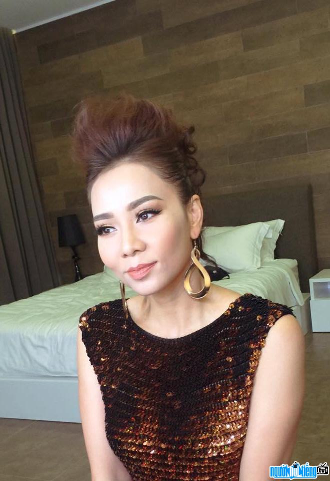 The latest picture of female singer Thu Minh