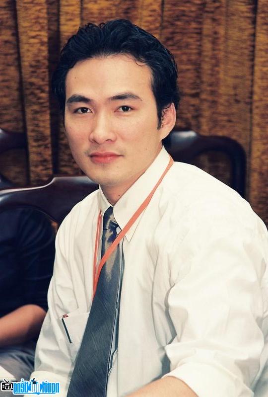  Young image of actor Chi Bao