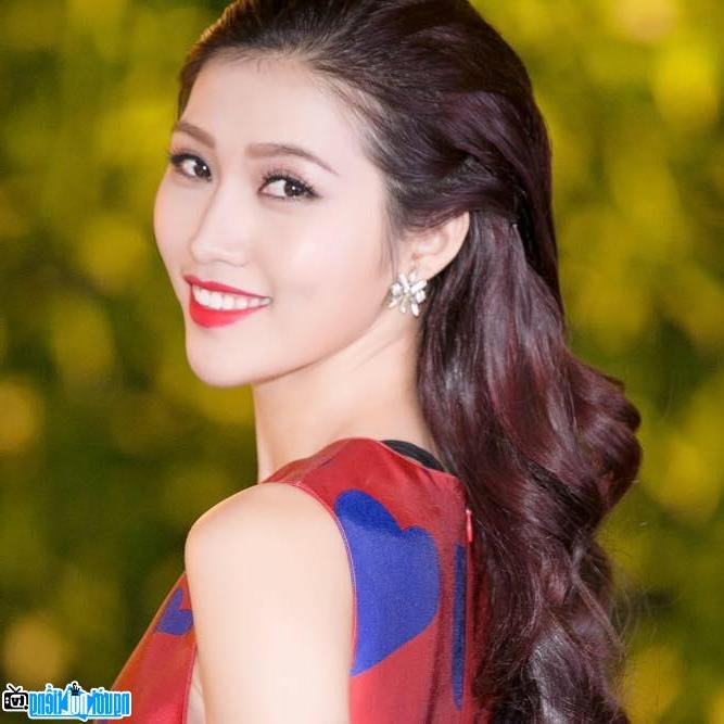 Vẻ đẹp của người mẫu Chế Nguyễn Quỳnh Châu