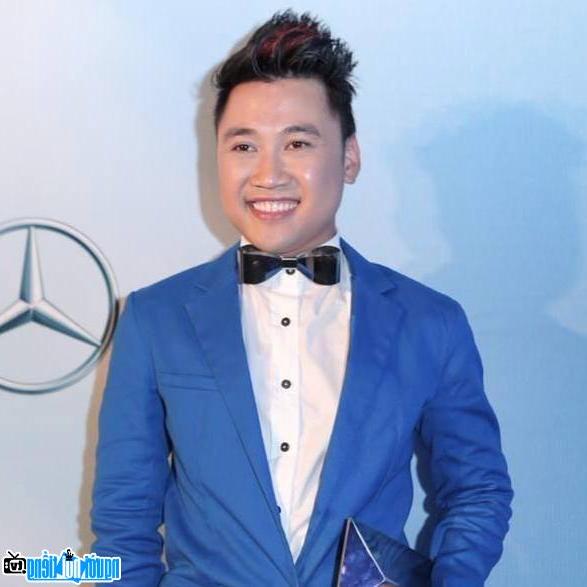 Singer Don Nguyen on the night of receiving Award