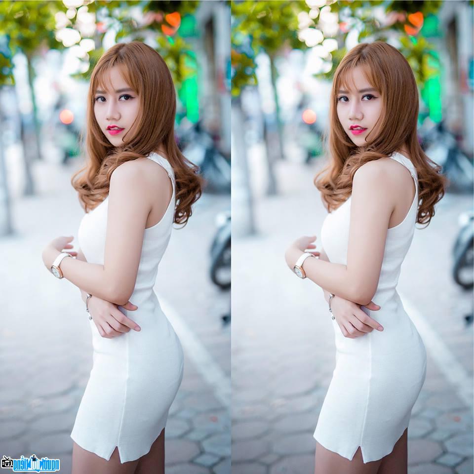 Linh Candy-Hot girl floating Vietnamese language