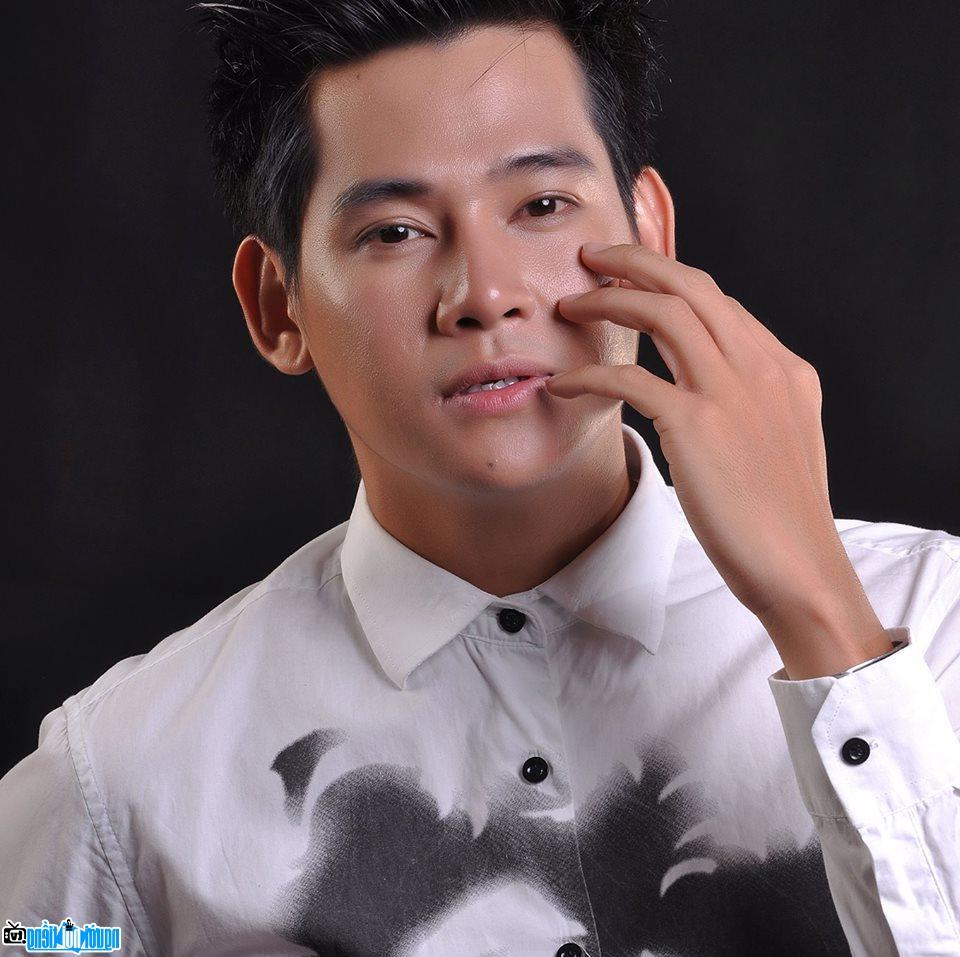  Phung Ngoc Huy in new album