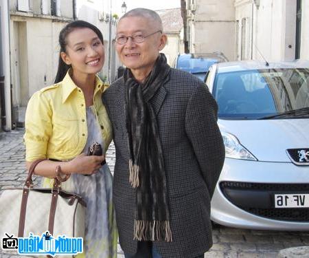 Bức ảnh đạo diễn Hồ Quang Minh cùng nữ diễn viên Lã Thanh Huyền