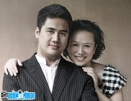  Picture of Bui Cong Duy and his wife - Artist Trinh Huong