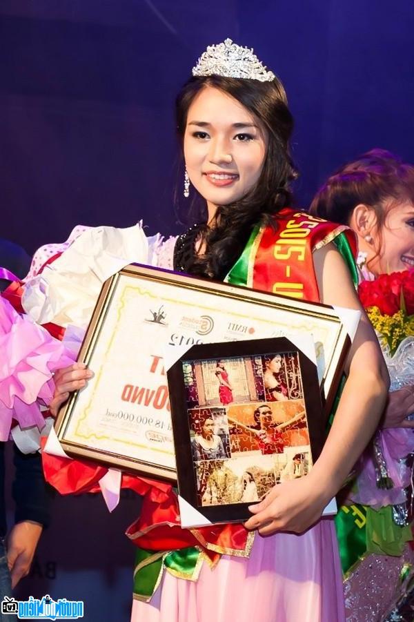  Nguyen Mai Ly- crowned as the beauty queen