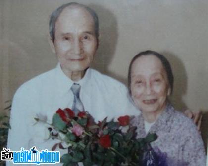  Poet Xuan Tam and her husband