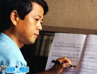  Young pictures of musician Nguyen Van Hien