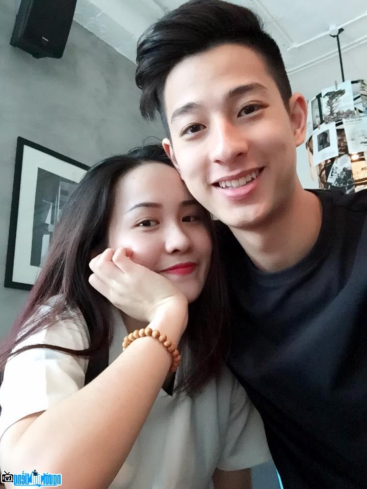 A new photo of Pham Hong Nam and his girlfriend Ha Anh Nhi