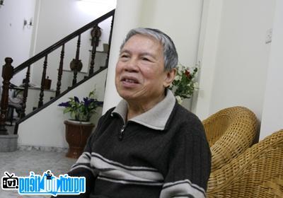  Picture of musician Bui Duc Hanh at home