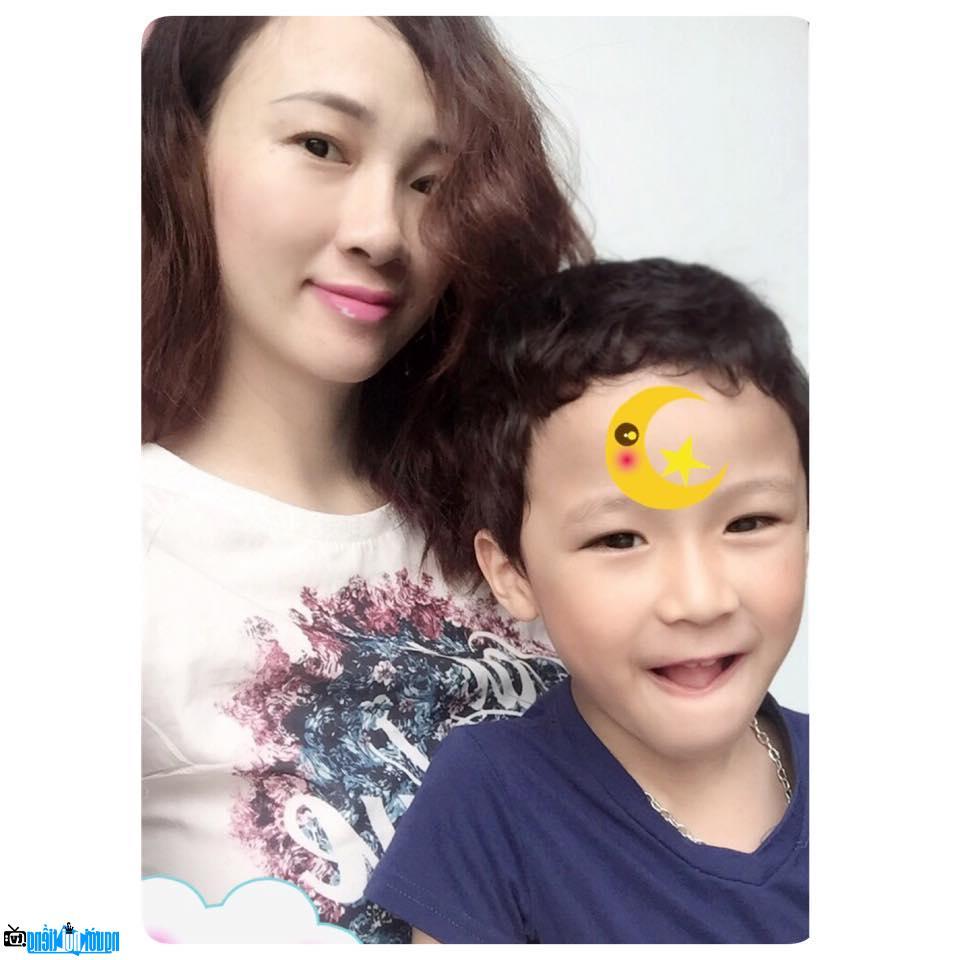 A photo of Thao Xu and her son