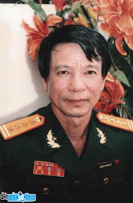 Nhạc sĩ Minh Quang là một đại tá của quân đội Việt Nam