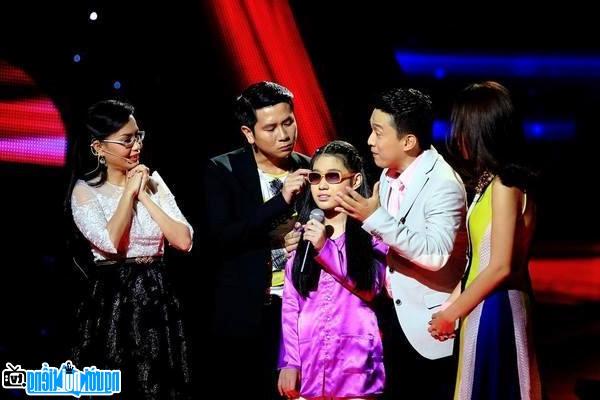  Singer Huynh Thi Ngoc Anh and coaches of Vietnamese vocals