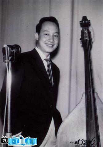  Young photo of singer Duy Khanh