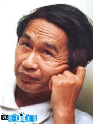  A picture of Writer Nguyen Khac Phe
