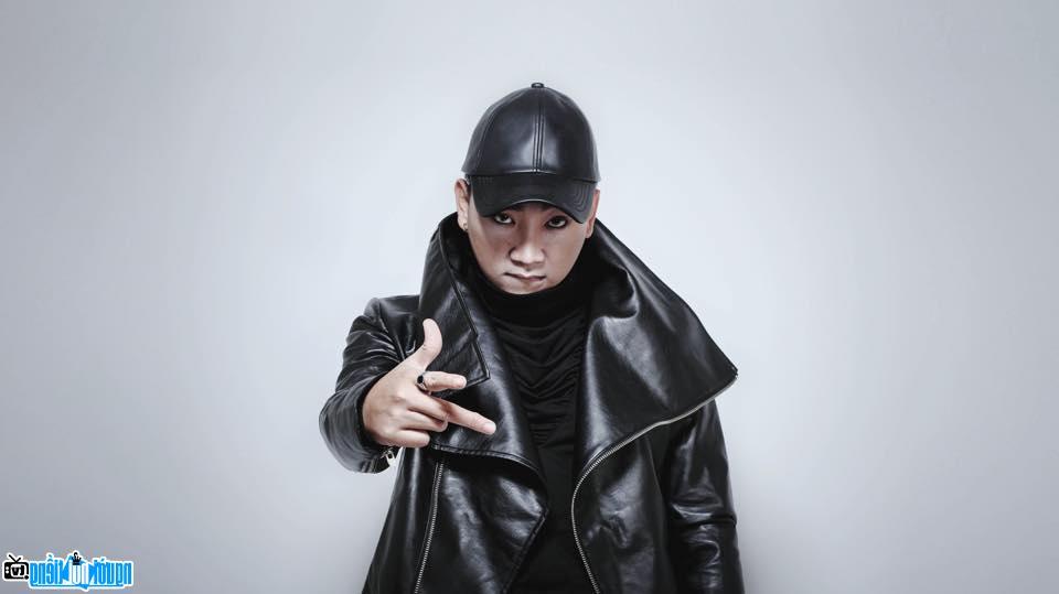 Singer T-akayz is full of personality