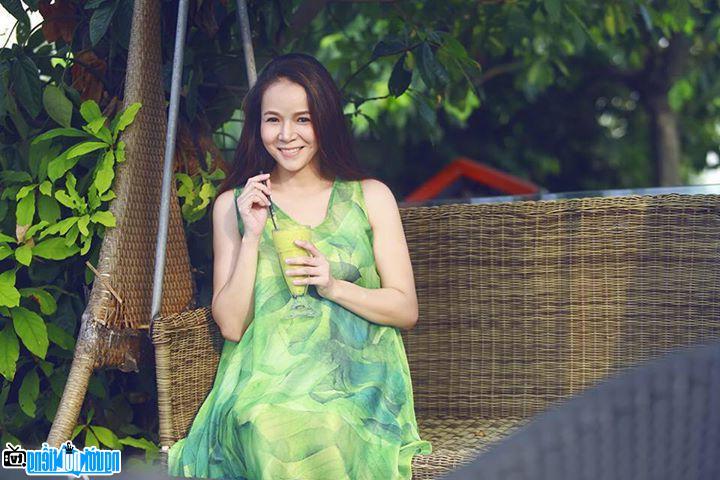 Hình ảnh trẻ trung xinh đẹp của nữ diễn viên Diễm Hương