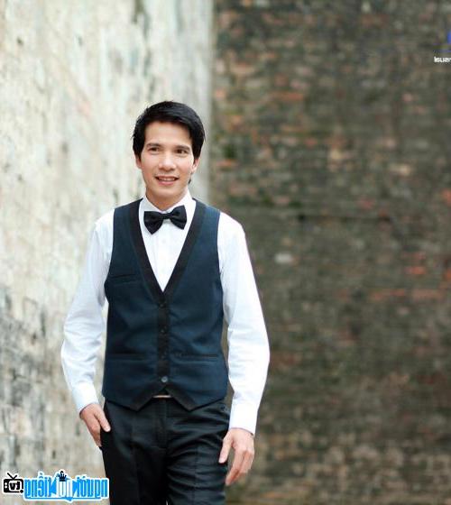  Latest pictures of Singer Ho Quang 8