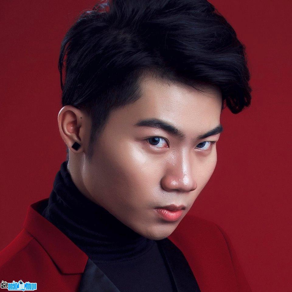 Latest pictures of Singer Do Phu Qui