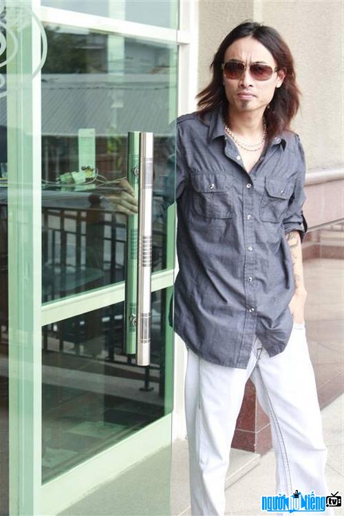  Latest pictures of male singer Nguyen Thang