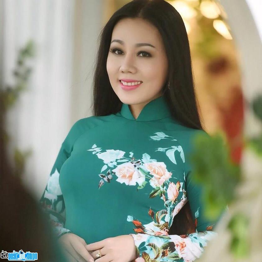Latest picture of Singer Luu Anh Loan