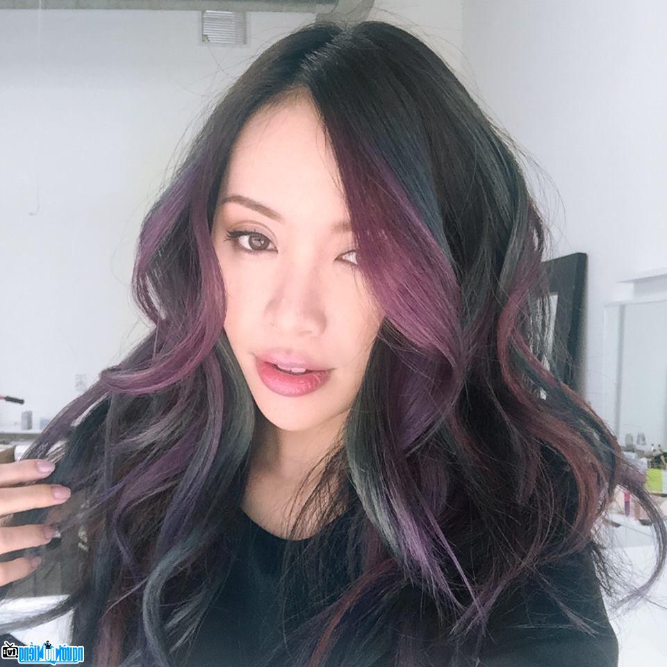 Vẻ đẹp của Chuyên gia trang điểm Michelle Phan