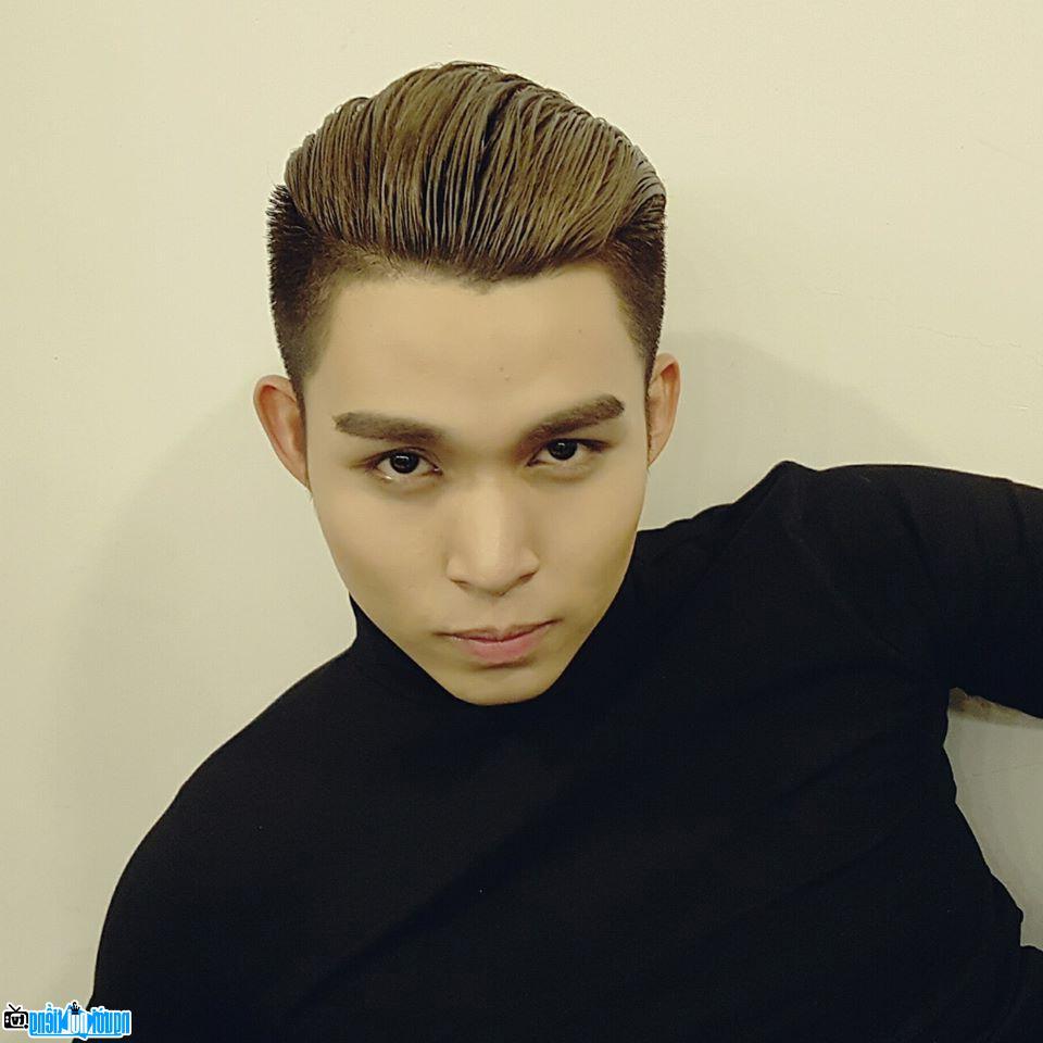 Latest picture of Singer Jun Pham