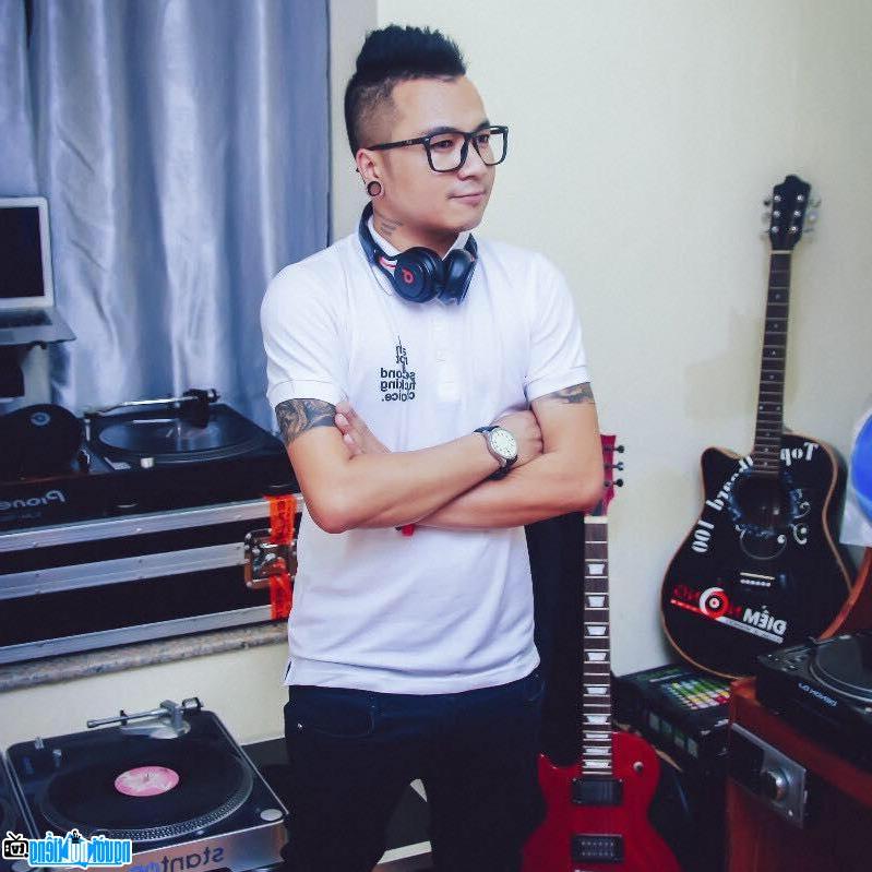  Latest pictures of DJ Le Trinh