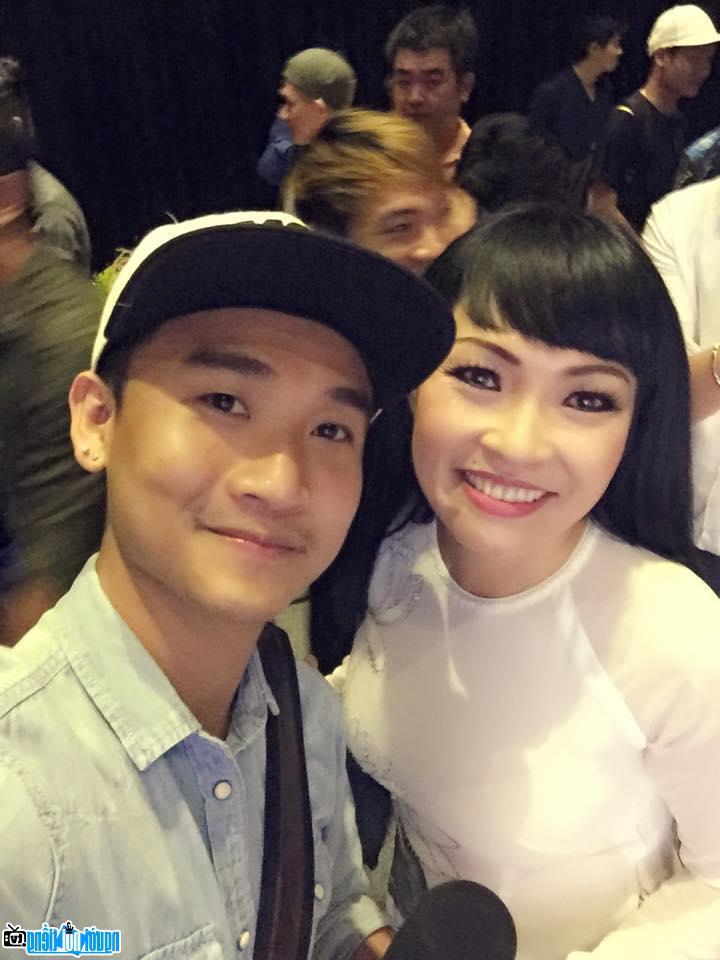 Writer Ha Thanh Phuc taken with singer Phuong Thanh